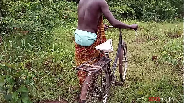 OKONKWO GAVE THE VILLAGE SLAY QUEEN A LIFT WITH HIS BICYCLE, FUCKED HER OUTDOOR